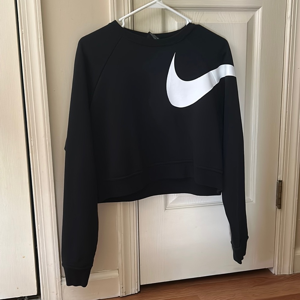 Women’s Nike Cropped Long Sleeved Crew Neck. Size Small. WORN ONCE